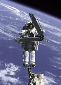 El equilibrio en el espacio necesita nuevas maneras de pensar. <A HREF= http://spaceflight.nasa.gov/gallery/images/shuttle/sts-110/html/sts110-304-010.html target=_blank>[more]</A>