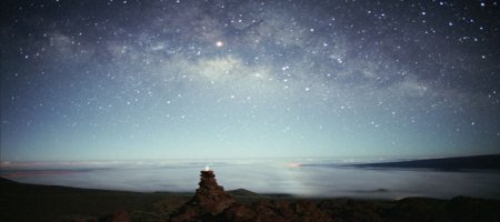 Salga de noche y mire al cielo. Cada estrella que usted ve es un reactor de fusin. Los cientficos quisieran dominar esta potencia para propulsar naves espaciales y alimentar de energa distantes colonias <A HREF= http://antwrp.gsfc.nasa.gov/apod/ap010627.html> [ms]</A>