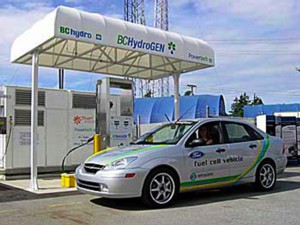 Las estaciones de repostaje de hidrgeno como esta en Vancouver, Canad, an son pocas. El vehculo recargando es un Ford FCV. Copyright Powertech Labs. <A HREF= http://www.fuelcelltoday.com/FuelCellToday/EducationCentre/EducationCentreExternal/EduCentreDisplay/0%2C1748%2CFCImages%2C00.html?id=1&start=0# target=_blank>[ms]</A>
