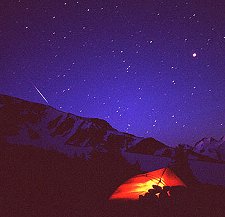 John Nemy y Carol Legate tomaron esta imagen reciente de Marte brillando y de un meteoro sobre su lugar de acampado en Blackcomb Mountain, Whistler, British Columbia.