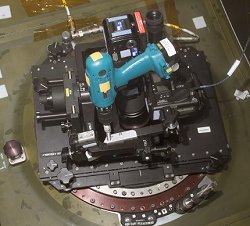 "trazador tamao familiar" casero de Don Pettit a bordo de la ISS. <A HREF= http://science.nasa.gov/headlines/y2003/images/noseprints/tracker_big.jpg target=_blank>[ms]</A>
