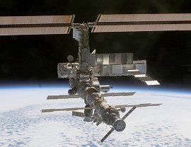 La Estacin Espacial Internacional. [<A HREF= http://antwrp.gsfc.nasa.gov/apod/ap021103.html target=_blank>Ms</A>]