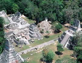 <a href=http://science.nasa.gov/headlines/y2004/images/maya/ruins.jpg target=_blank>Ruinas Mayas en Guatemala.</a>
<i>Imagen: Tom Sever. </i>
