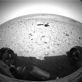 Esta imagen de la cmara de identificacin de riesgos frontal muestra la vista que tiene el vehculo todo terreno del paisaje marciano desde su nueva posicin al noroeste del punto de aterrizaje. <A HREF= http://marsrovers.jpl.nasa.gov/gallery/press/spirit/>[ms]</A>