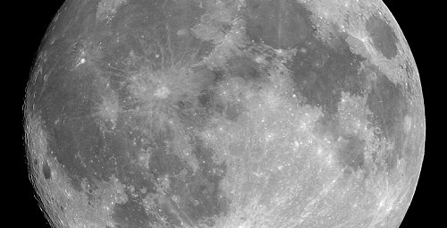 <a href= http://science.nasa.gov/headlines/y2005/images/moonwater/wormmoon.jpg target=_blank>La Luna</a>, fotografiada por el astrónomo aficionado Sylvain Weiller.