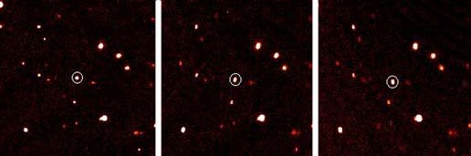 El nuevo planeta, marcado con el crculo blanco, se mueve a travs de un campo de estrellas el 21 de octubre de 2003.  Las tres fotografas fueron captadas con una diferencia de casi 90 minutos.  Crdito de la imagen:  Telescopio Samuel Oschin, Observatorio Palomar.  
[<a href= http://www.nasa.gov/vision/universe/solarsystem/newplanet-072905-images.html target=_blank><u>Ms informacin</u></a>]
