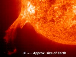 Una prominente erupcin solar fotografiada por el Observatorio Solar y Heliosfrico (SOHO)
[<a href=http://antwrp.gsfc.nasa.gov/apod/ap060807.html target=_blank>Ms informacin</a>]
