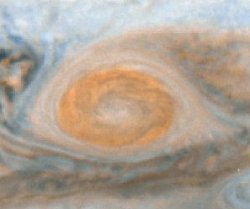 El rojo valo BA fotografiado por los astrnomos utilizando el Telescopio Espacial Hubble en abril del 2006. 
[<a href=http://hubblesite.org/newscenter/newsdesk/archive/releases/2006/19/image/a target=_blank>Ms informacin</a>]
