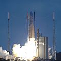 Despegue de la Ariane 5 ECA. Pulsa <a href=http://www.esa.int/images/2006-05-27_lift-off_400x400.jpg target=_blank>aqu </a>para agrandar.