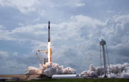 Exito en el lanzamiento de la primera misión tripulada de SpaceX