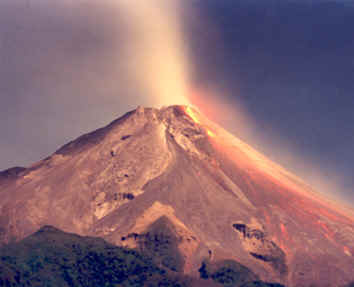 El volcn Merapi amenaza con una nueva erupcin devastadora