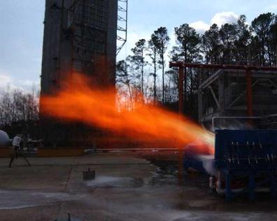  Llamarada durante la prueba de ignicin del motor LOX/metano lquido, durante 103 segundos.
<br>(Crditos: NASA/MSFC/T Leibold)