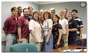 <a href=http://saturn.jpl.nasa.gov/kids/images/virtual_singers.jpg target=_blank>Miembros del Grupo de Cantantes Virtuales de Cassini</a>