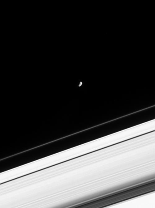 <font size=2>Alta resolucin: <a href=http://photojournal.jpl.nasa.gov/catalog/PIA06577 target=_blank>PIA06577</a></font>