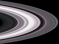 Pequeas partculas en los anillos de Saturno.