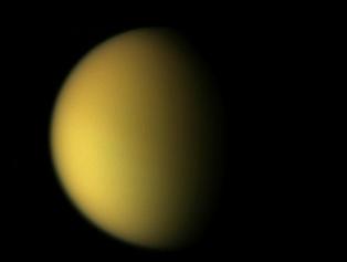 Videos: 
<a href=http://saturn.jpl.nasa.gov/multimedia/videos/movies/revealingTITAN08.mov target=_blank>QuickTime</a> (11.2 MB)
<a href=http://saturn.jpl.nasa.gov/multimedia/videos/movies/revealingTITAN08-cc.mov target=_blank>QuickTime (subtitulado)</a> (11.2 MB)
<a href=http://saturn.jpl.nasa.gov/multimedia/videos/movies/revealingTITAN.mp4 target=_blank>MPEG-4</a> (13.4 MB)
