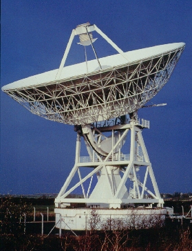 Radiotelescopio_de_32_metros_en_Cambridge